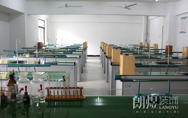 成都學(xué)校生物實(shí)驗(yàn)室課堂裝修效果